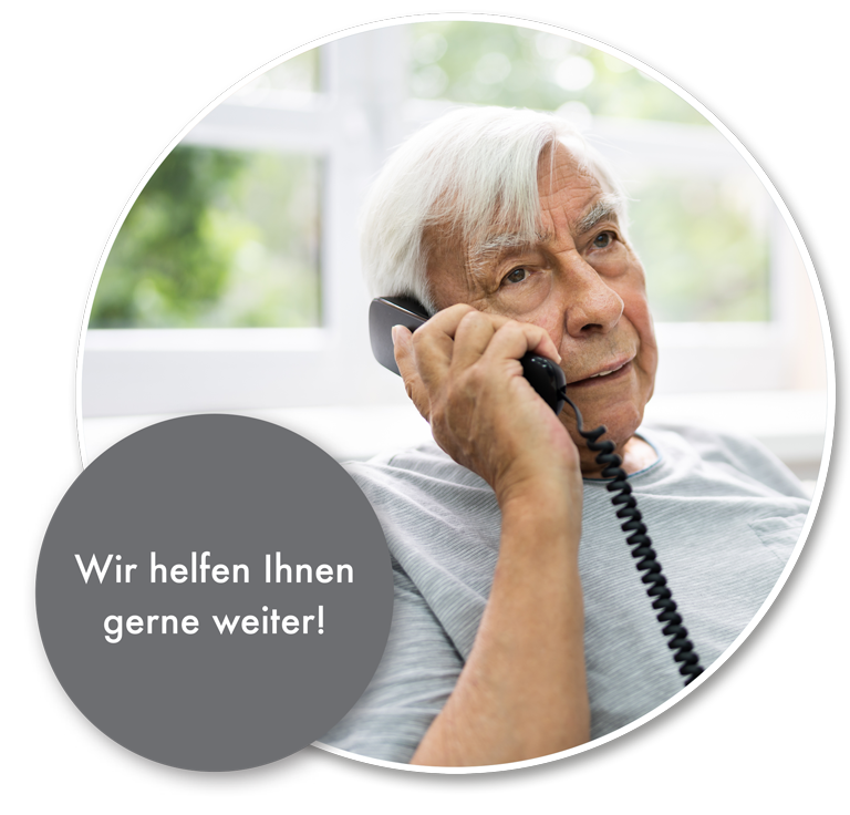 Senior mit Telefon in der Hand + Button mit der Beschriftung "Wir helfen Ihnen gerne weiter!"